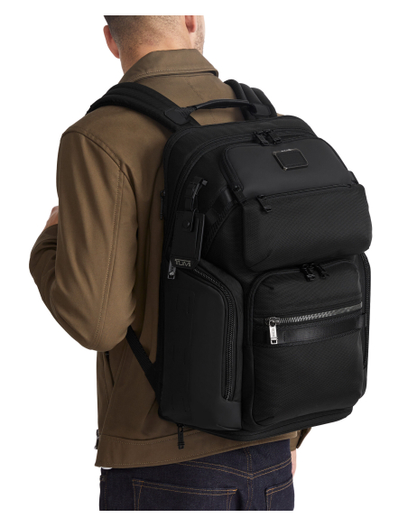 Sac à dos TUMI Alpha Bravo Nomadic Black, porté sur le dos