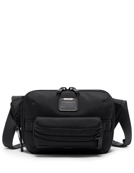 Sac bandoulière TUMI Alpha Bravo Ranger Black, présenté avec accessoire TUMI+ optionnel fixé à l’avant