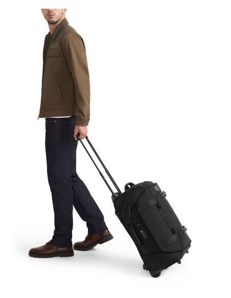 Sac convertible 2 roues 55cm TUMI Alpha Bravo Black, tiré sur ses deux roues avec la poignée télescopique