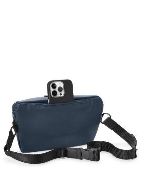 Sac ceinture toile enduite TUMI Alpha Bravo Classified Navy Coated Canvas, vue arrière avec téléphone et sangle