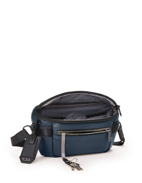 Sac ceinture toile enduite TUMI Alpha Bravo Classified Navy Coated Canvas, compartiment ouvert avec attache-clés