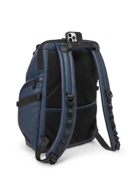 Sac à dos toile enduite TUMI Alpha Bravo Renegade Navy Coated Canvas, vue arrière avec téléphone