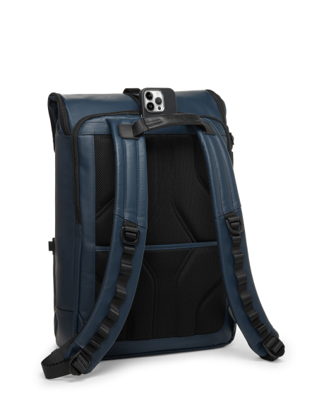 Sac à dos toile enduite TUMI Alpha Bravo Surveillance Navy Coated Canvas, vue arrière avec téléphone