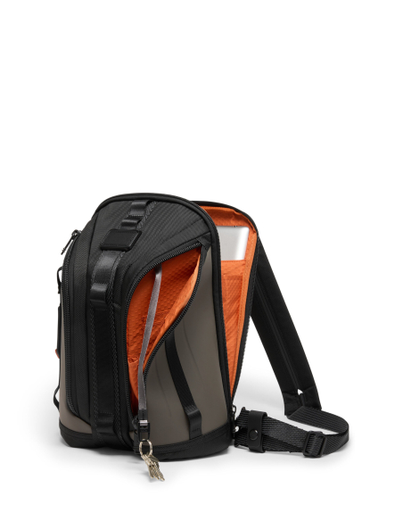 Sac convertible nylon embossé TUMI Alpha Bravo Knight Terra Brown, compartiment ouvert avec tablette
