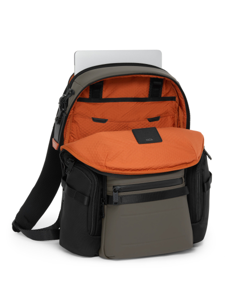 Sac à dos extensible nylon embossé TUMI Alpha Bravo Navigation Terra Brown, compartiment ouvert avec ordinateur