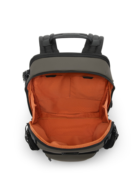 Sac à dos extensible nylon embossé TUMI Alpha Bravo Navigation Terra Brown, compartiment principal ouvert