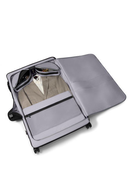 Porte-vêtements cabine 4 roues 38cm TUMI Alpha Black, vêtements disposés dans le compartiment