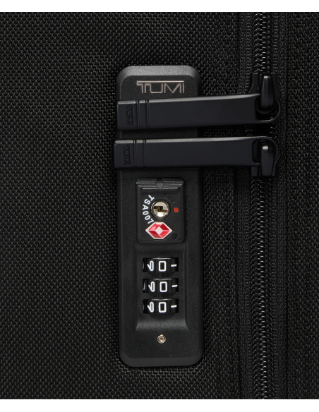 Porte-vêtements soute 4 roues 61cm TUMI Alpha Black, détail de la serrure TSA
