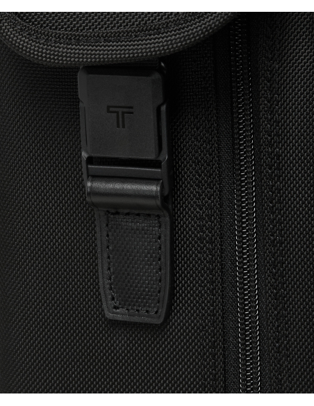 Porte-vêtements soute 4 roues 61cm TUMI Alpha Black, détail de la boucle intérieure