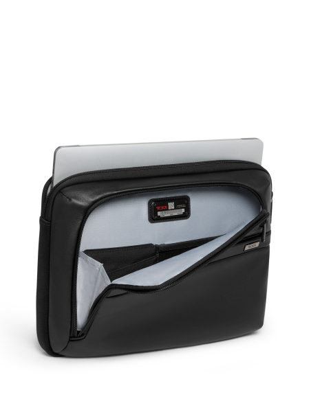 Housse ordinateur 13 pouces cuir TUMI Alpha Black, ordinateur dans la housse ouverte