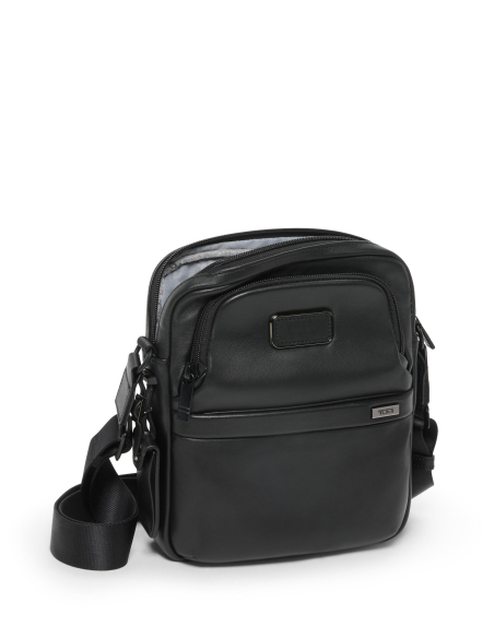 Sac bandoulière Medium cuir TUMI Alpha Black, vue de trois quarts et poche avant
