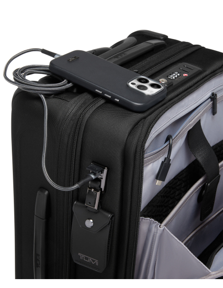 Valise cabine extensible Business 55cm TUMI Alpha Black, connexion USB-C en situation