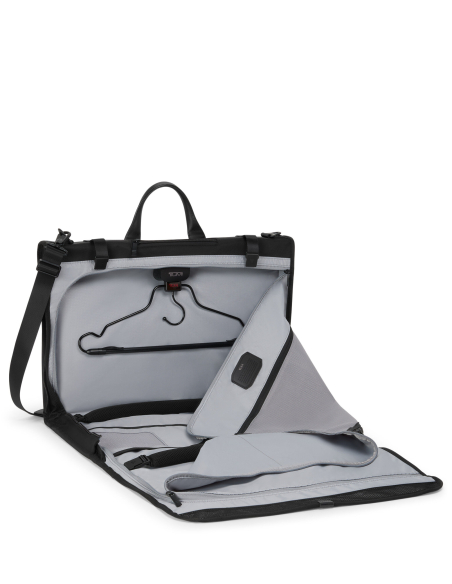 Housse porte-vêtements pliable TUMI Alpha Black, housse ouverte et fixation du cintre