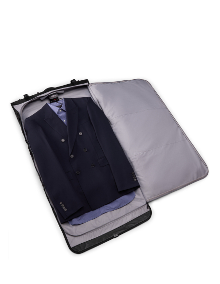 Housse porte-vêtements pliable TUMI Alpha Black, costume disposé dans la housse