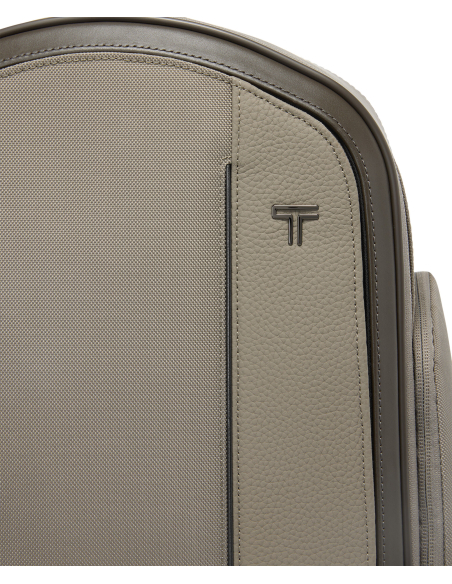 Sac à dos Medium Larson TUMI Arrivé Taupe, détail du panneau avant