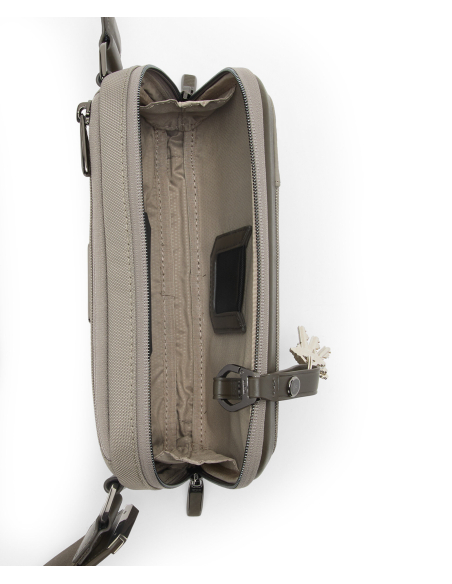 Sac porté croisé Messina polyester TUMI Arrivé Taupe, intérieur ouvert et attache-clés