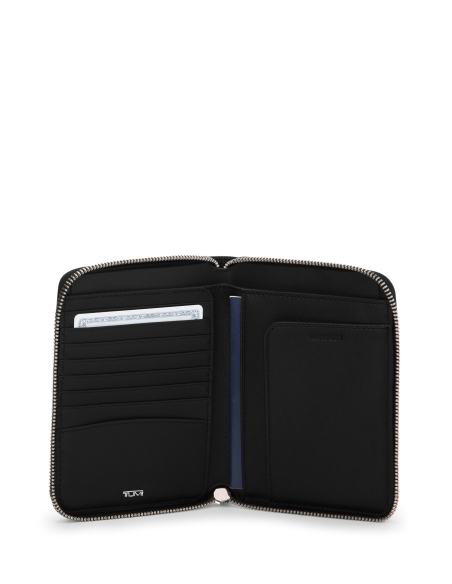 Protège-passeport TUMI Belden Black/Gunmetal ouvert, emplacements pour cartes et passeport