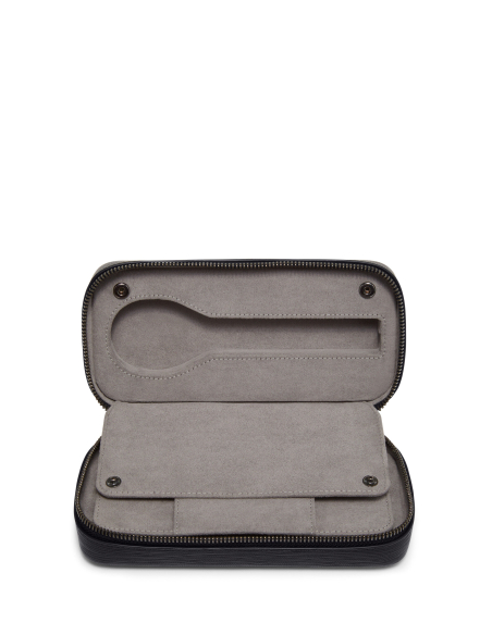 Étui Nassau Black Embossed ouvert : rabat en microfibre et boutons-pression