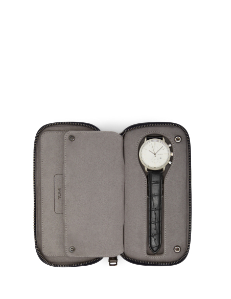 Nassau Black Embossed : montre dans un logement, rabat de protection ouvert
