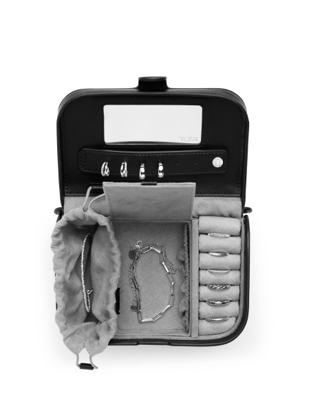 Boîte à bijoux TUMI Olas Black avec bagues, boucles d’oreilles et bracelet