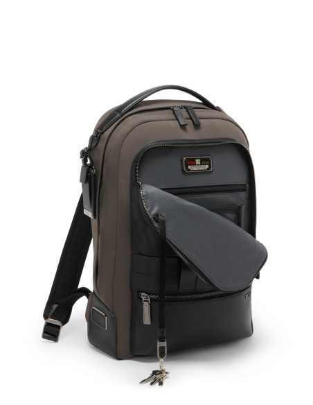 Sac à dos TUMI Harrison Bradner panneau cuir tressé Taupe/Black Woven, poche avant et attache-clés