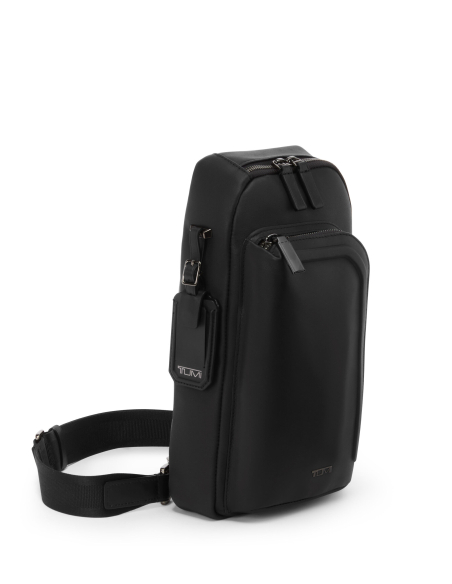 Sac sling TUMI Harrison Gregory cuir Black Bombe, vue de trois quarts