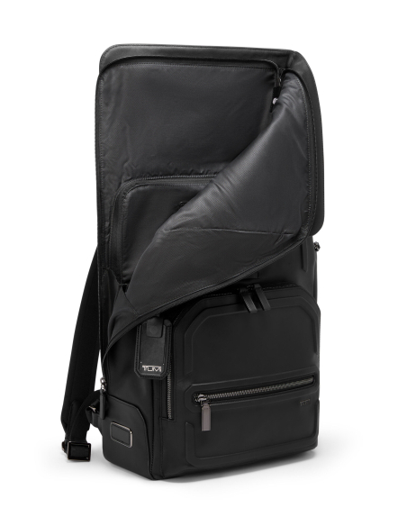 Sac à dos TUMI Harrison Osborn cuir Black Bombe, rabat relevé et ouverture en L