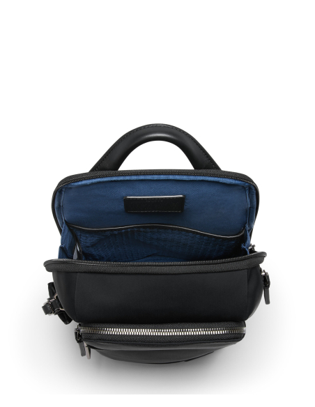 Sac sling convertible TUMI Harrison Thatcher Midnight Black, intérieur et doublure bleue vus du dessus