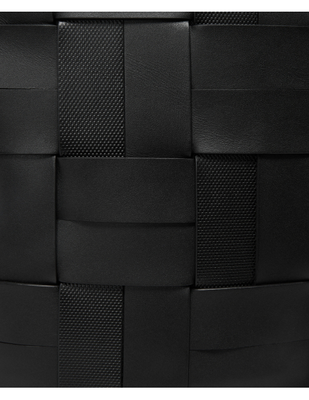 Sac à dos TUMI Harrison Warren Taupe/Black Woven, détail du panneau en cuir noir tressé
