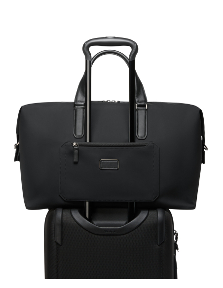 Sac de voyage TUMI Harrison Nelson nylon Midnight Black, fixation sur une valise