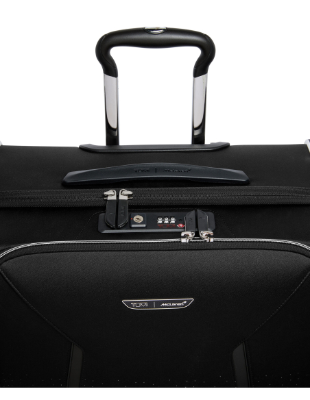 Valise soute Aero 78,5 cm TUMI McLaren Night Galaxy, détail de la serrure TSA et des poignées