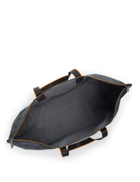 Sac cabas pliable Just In Case TUMI McLaren Black Camouflage, compartiment principal vu du dessus