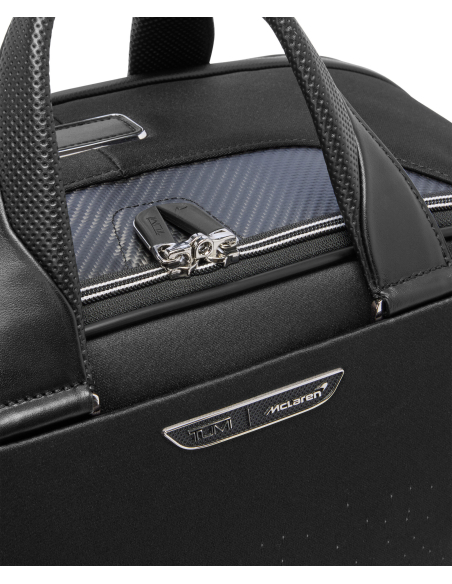 Sac de voyage Quantum TUMI McLaren Night Galaxy, détail des poignées et de la fermeture