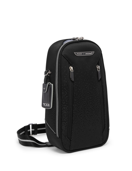 Sac porté croisé Torque TUMI McLaren Night Galaxy, vue de trois quarts et poches avant