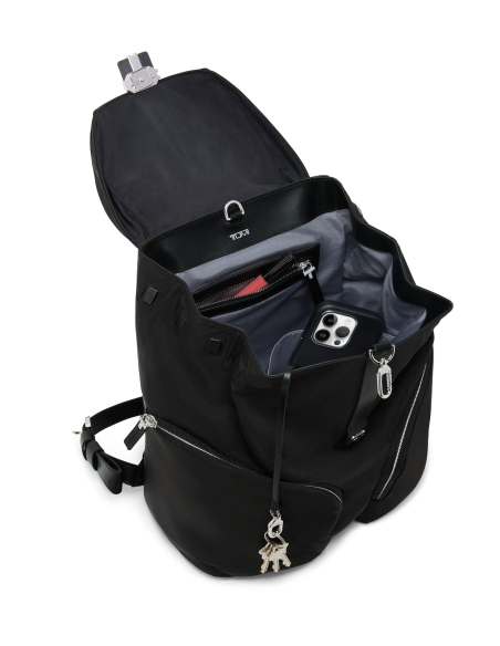 Sac à dos TUMI Journey Medium Black, intérieur ouvert avec accessoires dans les poches