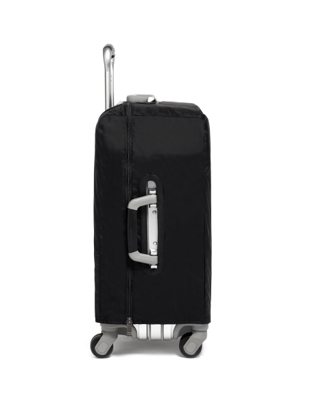Housse International extensible TUMI Black, vue de trois quarts sur une valise, poignée latérale accessible