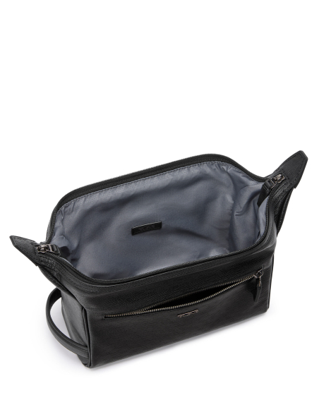Trousse de toilette Framed TUMI en cuir embossé Black Embossed, compartiment intérieur déployé et poche avant