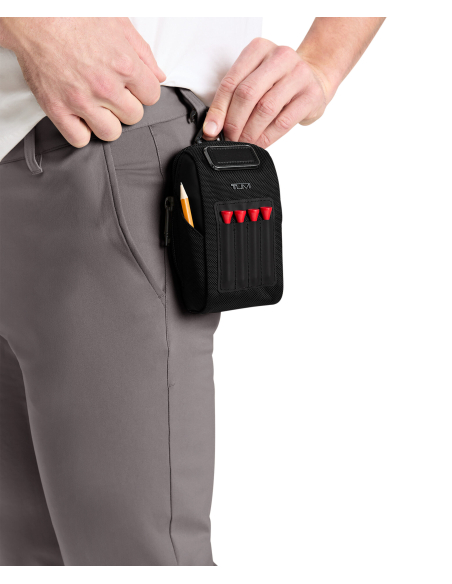 Porte-tees de golf TUMI Black, exemple de fixation à la ceinture