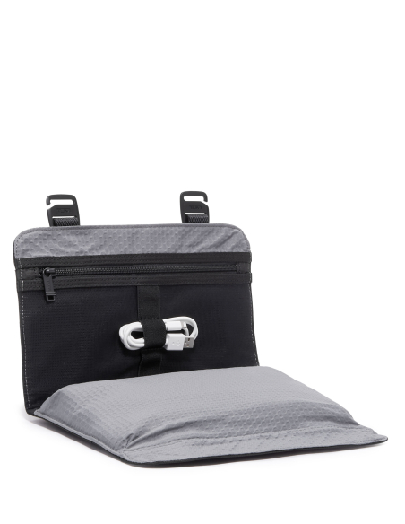 Organisateur de voyage TUMI Black, support déplié et rangements intérieurs