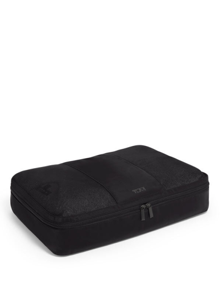 Cube de rangement Large TUMI Black, vue de trois quarts, cube fermé