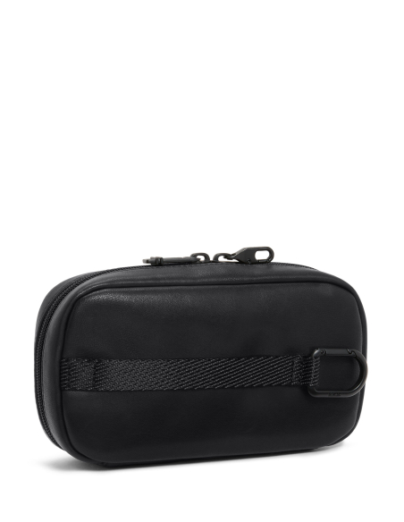 Pochette TUMI à dragonne en cuir Black, vue arrière avec sangle et fixation