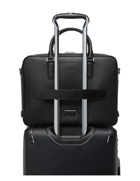 Porte-documents Leonzo TUMI Turin Black, passant installé sur une valise