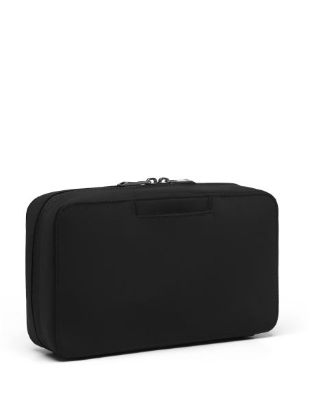 Trousse à maquillage Adelise TUMI Black/Gunmetal, fermée en vue de trois quarts