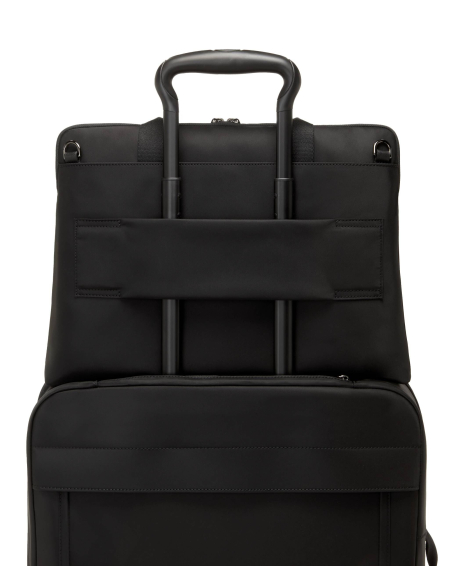 Sacoche ordinateur Bénin TUMI Black/Gunmetal, passant fixé sur une valise