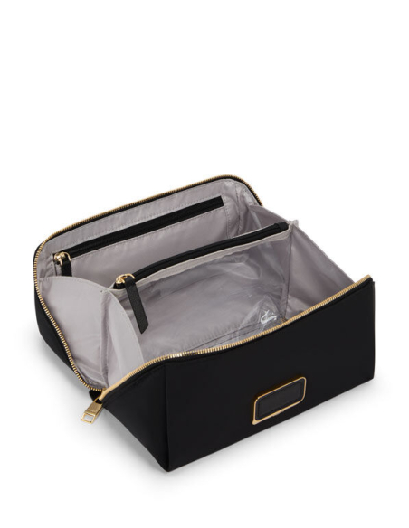 Trousse à maquillage Dallas TUMI Black/Gold, intérieur ouvert et poche centrale transparente