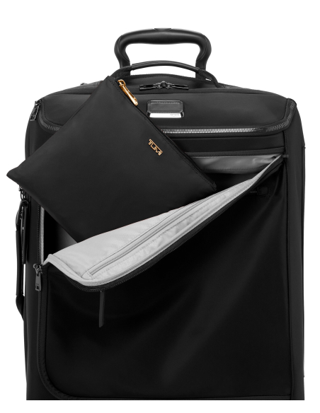 Sac à dos pliable Just In Case TUMI Black/Gold, pochette rangée dans une valise