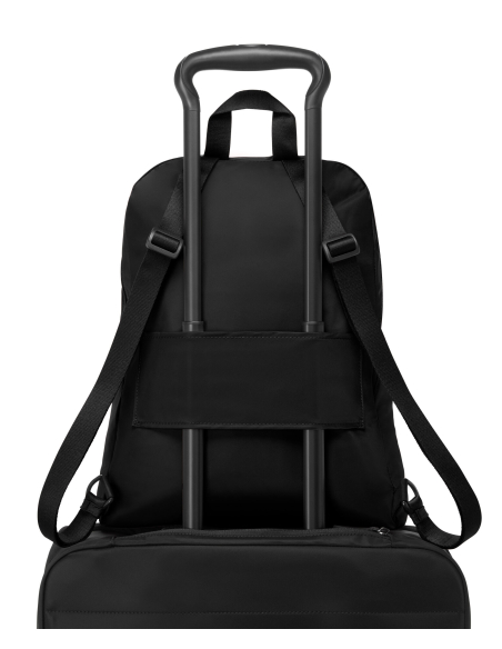 Sac à dos pliable Just In Case TUMI Black/Gold, passant arrière sur une valise