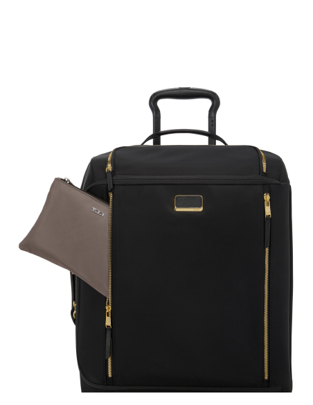 Petit cabas pliable Just In Case TUMI Mink, pochette à côté d’une valise