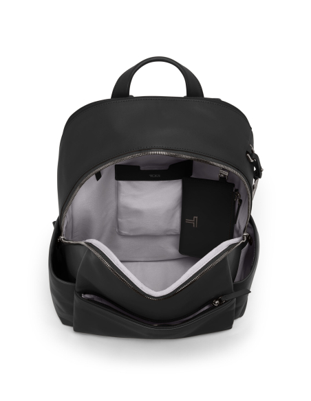Sac à dos Raina cuir TUMI Black/Gunmetal, compartiment principal ouvert