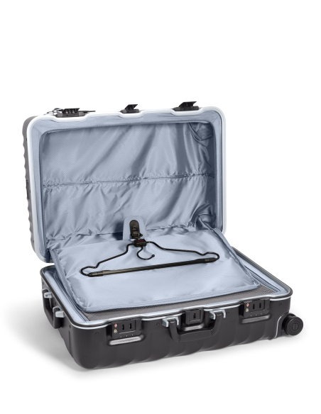 Valise soute TUMI 19 Degree Frame 66 cm Black Texture, intérieur ouvert avec cintre en situation